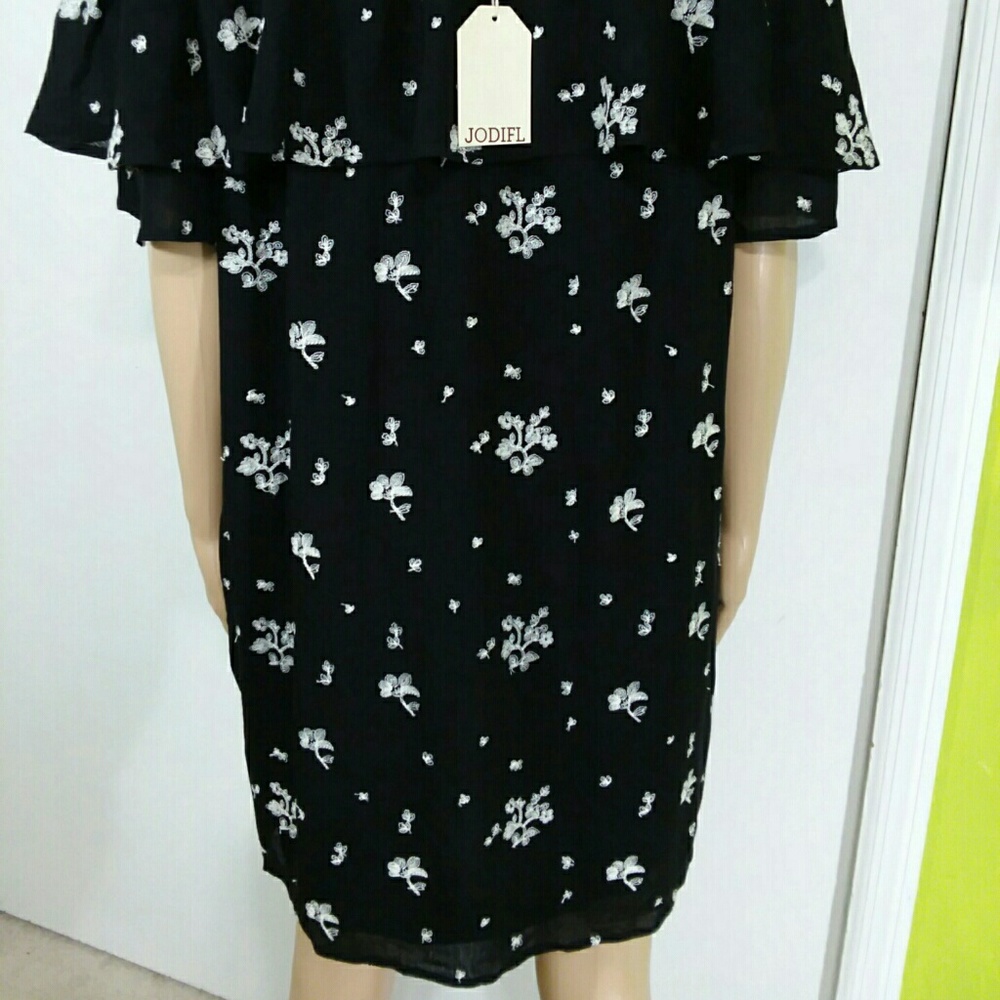 Jodifl Off Shoulder Ruffle Embroidered Tunic S - Picture 3 of 5